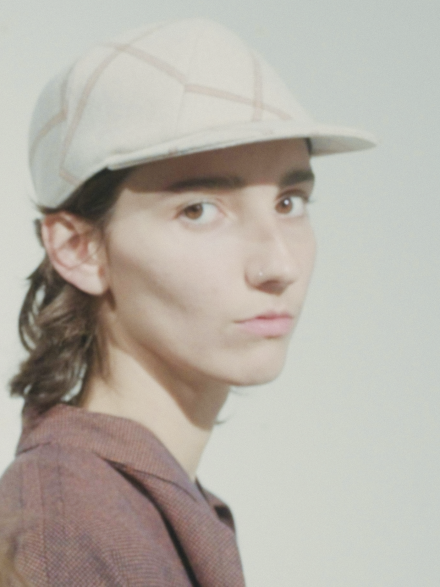 Lola is wearing a Le Panache Paris© cap N°121 made in France with Uptown fabric from Gabriel © 100% recyclable polyester